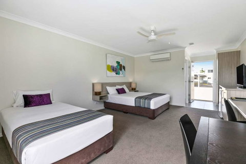 Econo Lodge Beachside - Accommodation Directory 11