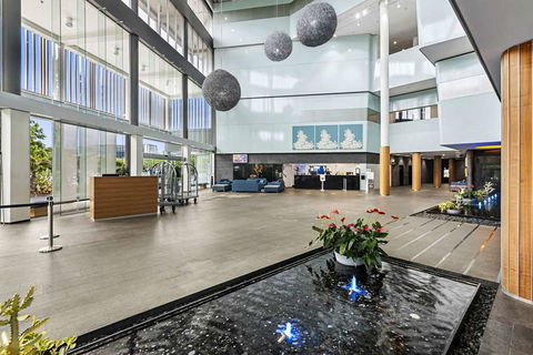 Shangri-La Hotel, The Marina - Accommodation Directory 3