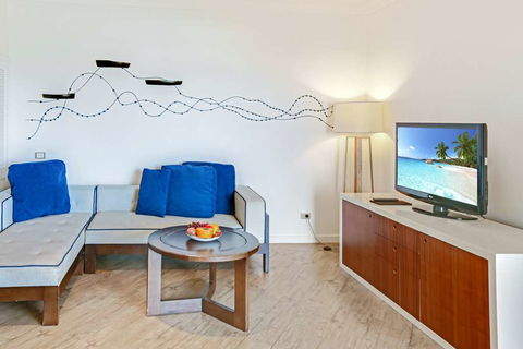 Shangri-La Hotel, The Marina - Accommodation Directory 4