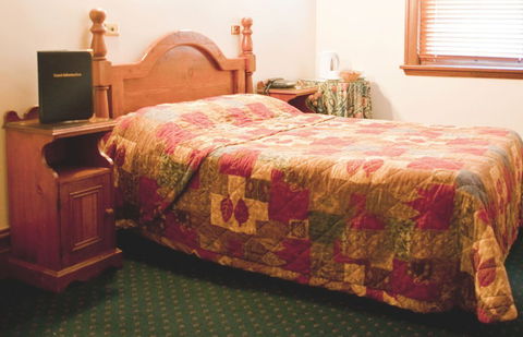 O'Malleys Hotel - Accommodation Directory 1