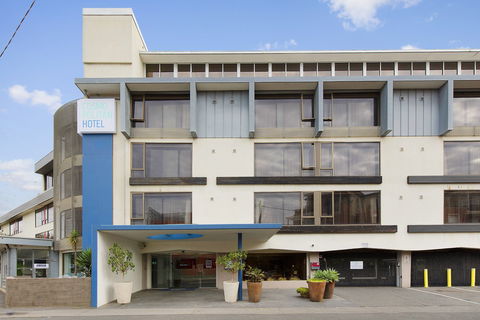 Cosmopolitan Hotel - Accommodation Directory 1