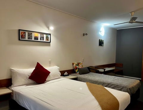 Ayr Traveller's Motel - Accommodation Directory 1