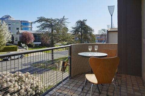 Manuka Park Serviced Apartments - Accommodation Directory 24