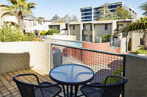 Manuka Park Serviced Apartments - Accommodation Directory 3