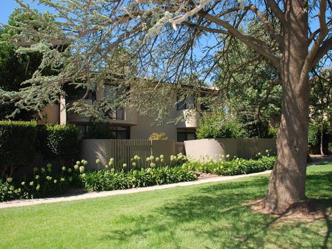 Manuka Park Serviced Apartments - Accommodation Directory 20