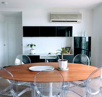 Staying Places - The Avenue - Accommodation Directory