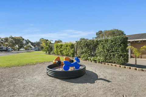Port Broughton Tourist Park - Accommodation Directory 6