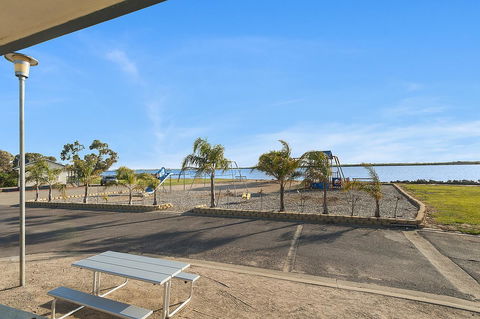 Port Broughton Tourist Park - Accommodation Directory 38