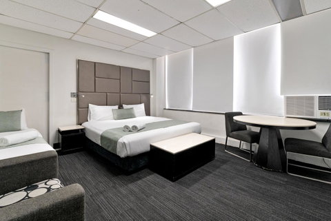 Cosmo On Bank - Accommodation Directory 2