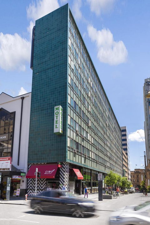 Cosmo On Bank - Accommodation Directory 15