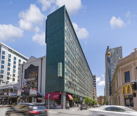 Cosmo On Bank - Accommodation Directory 0