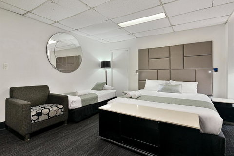 Cosmo On Bank - Accommodation Directory 4