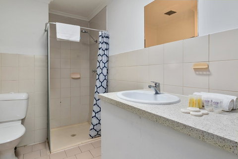 Cosmo On Bank - Accommodation Directory 12