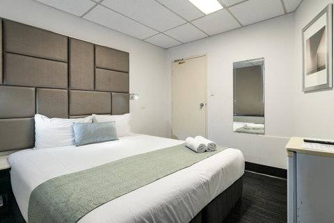 Cosmo On Bank - Accommodation Directory 11