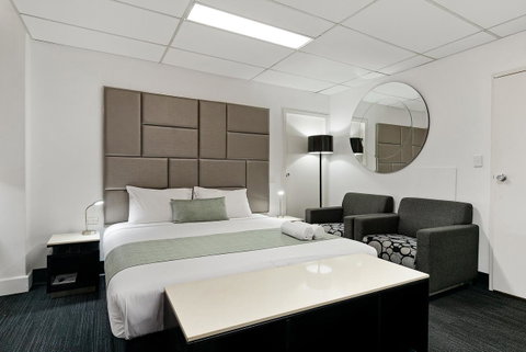 Cosmo On Bank - Accommodation Directory 3