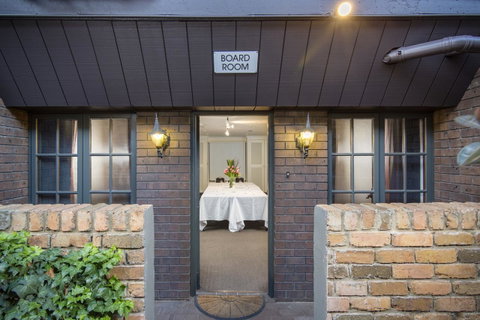 Adelaide Inn - Accommodation Directory 12