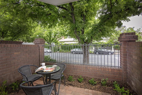 Adelaide Inn - Accommodation Directory 7