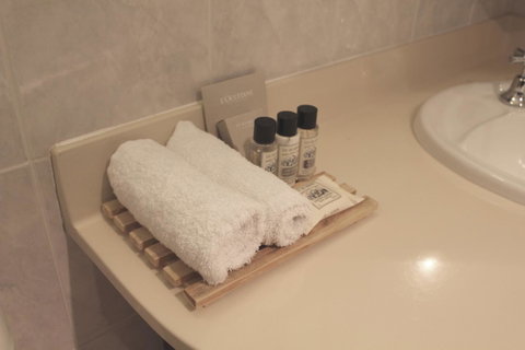Adelaide Inn - Accommodation Directory 2