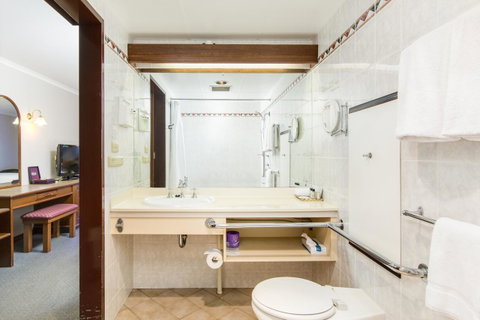 Adelaide Inn - Accommodation Directory 24