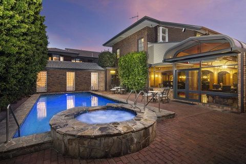 Adelaide Inn - Accommodation Directory 40