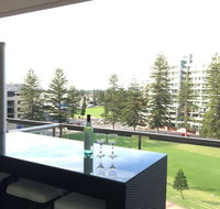 Beachside Luxury getaway in Glenelg - Accommodation Directory