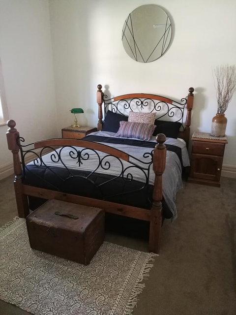 Hilda Anna's - Accommodation Directory 21
