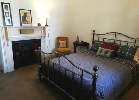Hilda Anna's - Accommodation Directory 24