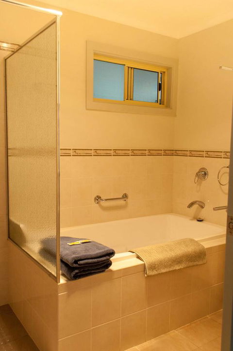 Admirals Inn - Accommodation Directory 10