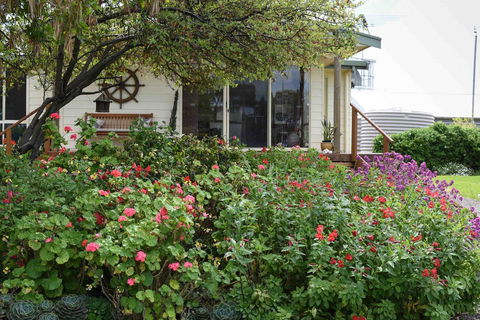 Admirals Inn - Accommodation Directory 17