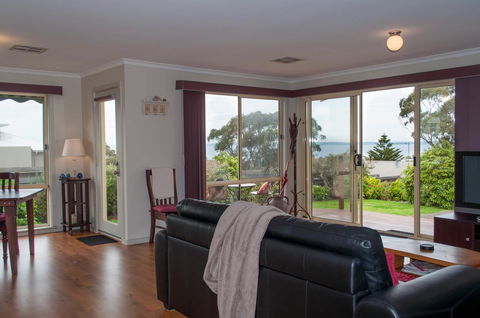 Admirals Inn - Accommodation Directory 23