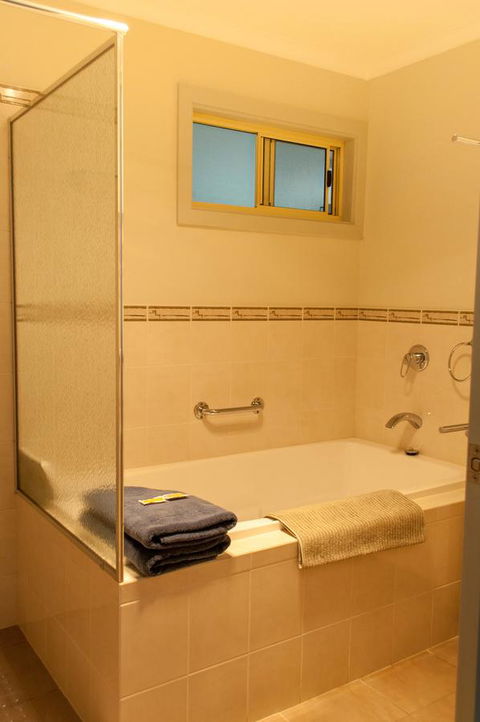 Admirals Inn - Accommodation Directory 20