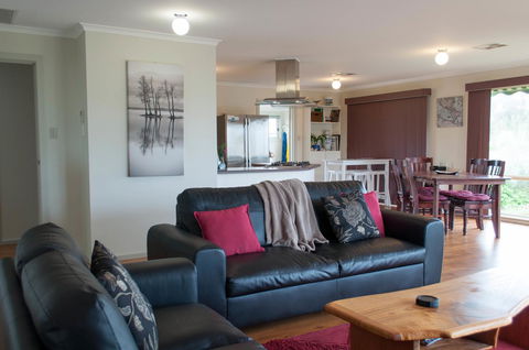 Admirals Inn - Accommodation Directory 21