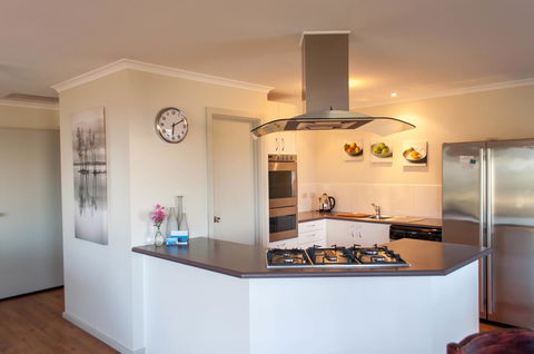Admirals Inn - Accommodation Directory 28