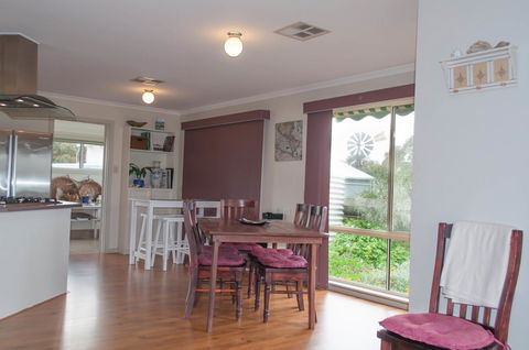 Admirals Inn - Accommodation Directory 7
