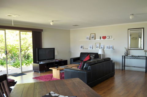 Admirals Inn - Accommodation Directory 14