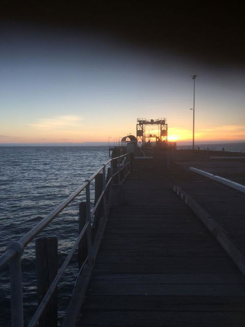 Kingscote Central - Accommodation Directory 10