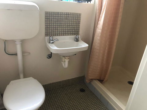 Kingscote Central - Accommodation Directory 8