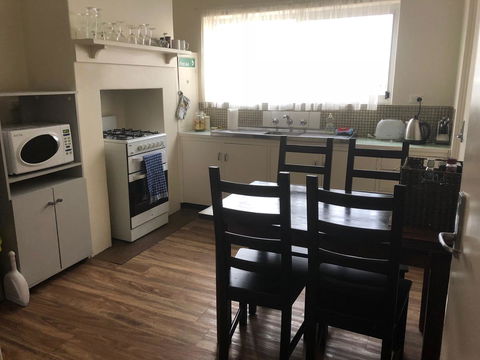 Kingscote Central - Accommodation Directory 7