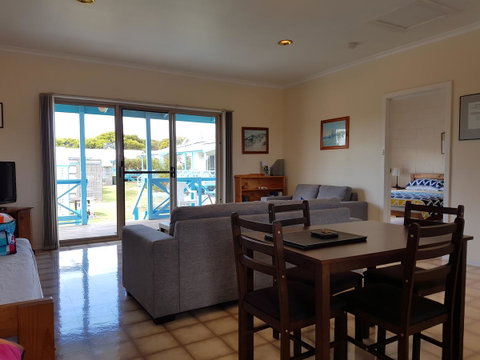 Marion Bay Holiday Villas - Accommodation Directory 15