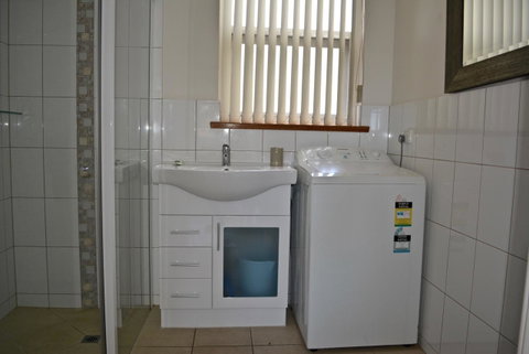 Longbeach Apartments - Accommodation Directory 6
