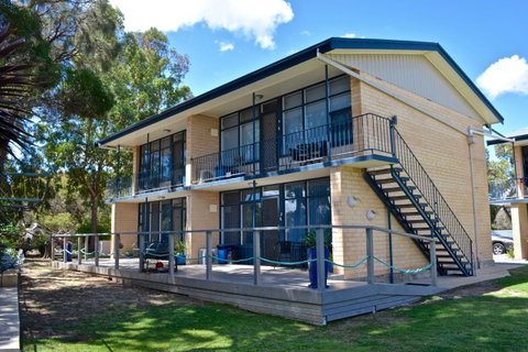 Longbeach Apartments - Accommodation Directory 0