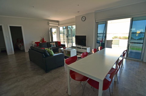 Beachview - Accommodation Directory 6