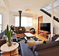 Hudson Bay  Basin View-Pet Friendly-15 Mins to Hyams Beach - Accommodation Directory