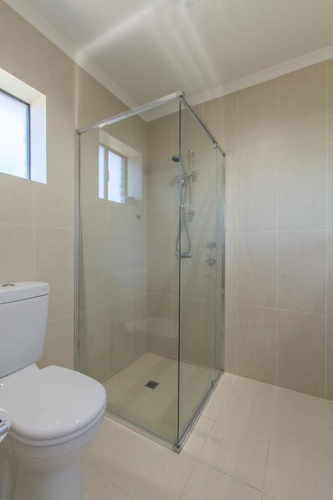 Mick O\'Sheas - Accommodation Directory 23