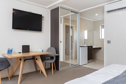 Mick O\'Sheas - Accommodation Directory 1