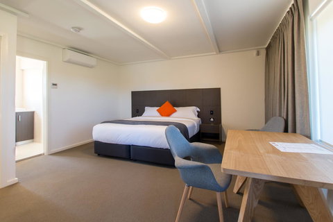 Mick O\'Sheas - Accommodation Directory 29