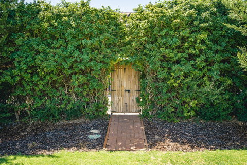 Mick O\'Sheas - Accommodation Directory 32