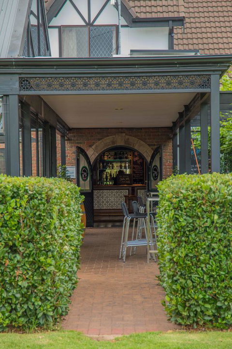 Mick O\'Sheas - Accommodation Directory 40