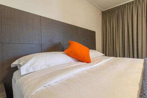 Mick O\'Sheas - Accommodation Directory 30