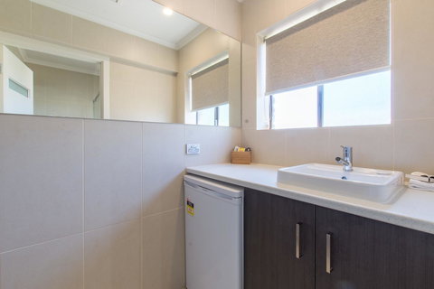 Mick O\'Sheas - Accommodation Directory 26